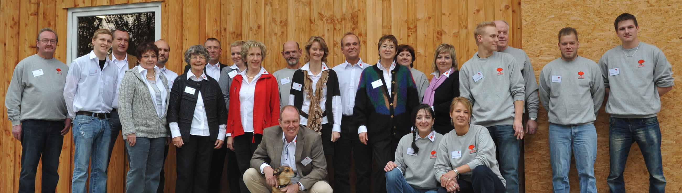 Gruppenfoto Mitarbeiter Leinos Naturfarben